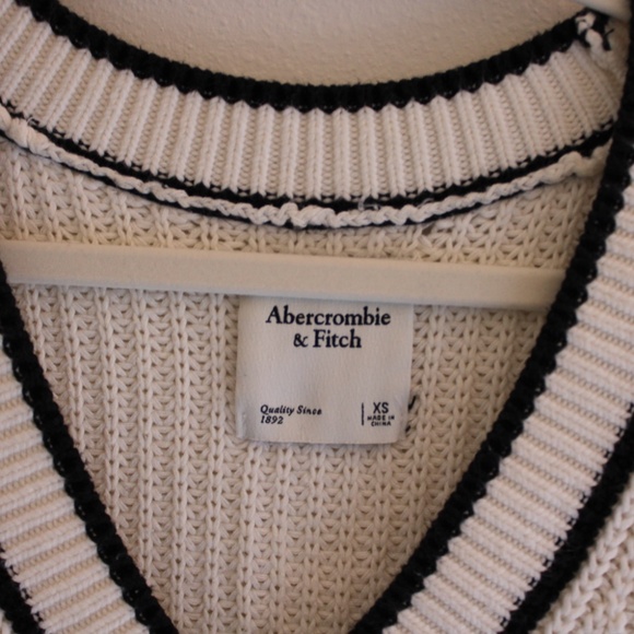 Abercrombie & Fitch Sweater Vest - Picture 3 of 4